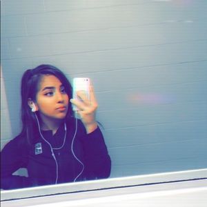 Meet your Posher, Ana